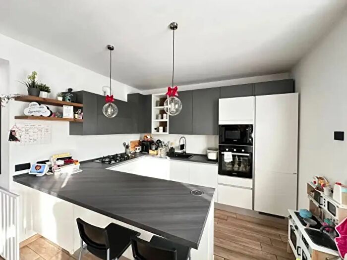 Casa con 6 locali in vendita in Villata