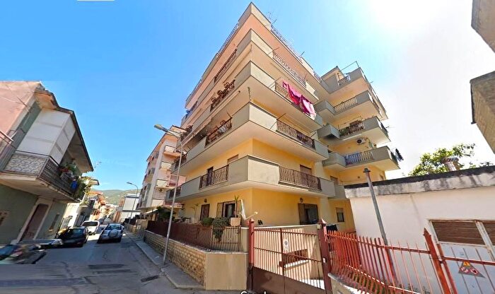 Appartamento quadrilocale in vendita in Via Gubbio, Mondragone