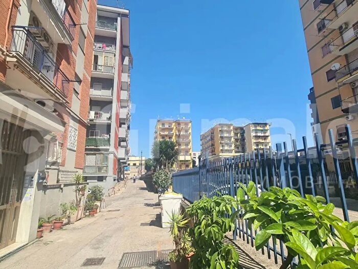 Appartamento trilocale in affitto in Via Stadera, Napoli