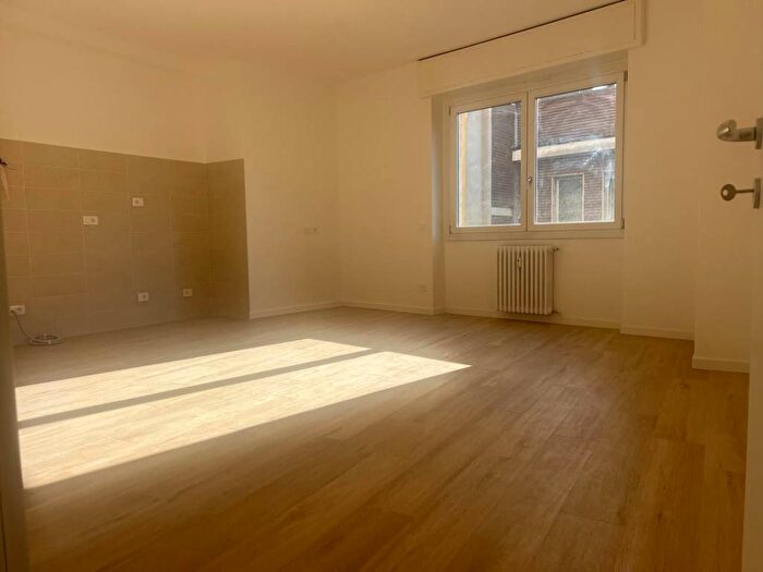 Appartamento trilocale in affitto in Corso San Gottardo, Milano