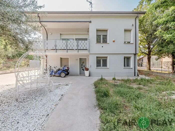 Casa con 5 locali in vendita in Via Lunga, Forli'