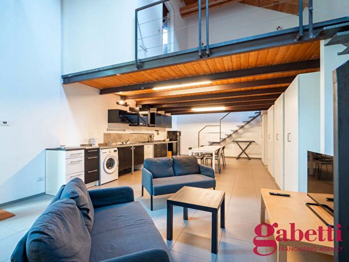 Appartamento trilocale in affitto in Via Arcangelo Corelli, Ortica, Milano