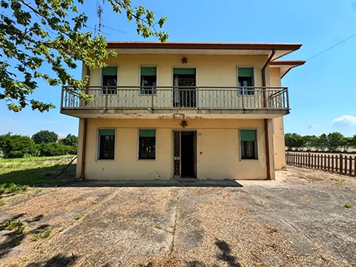 Casa quadrilocale in vendita in Via Matteotti, Poiana Maggiore
