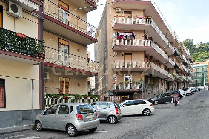 Appartamento quadrilocale in vendita in Viale delle Olimpiadi, Aci Catena