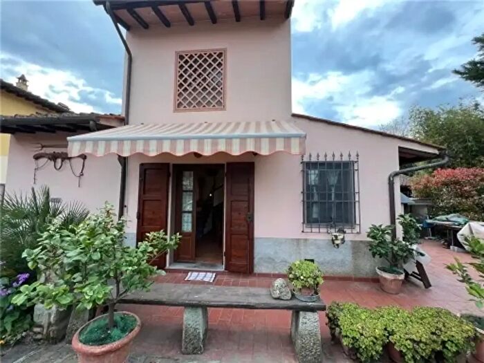 Casa trilocale in affitto in Scandicci