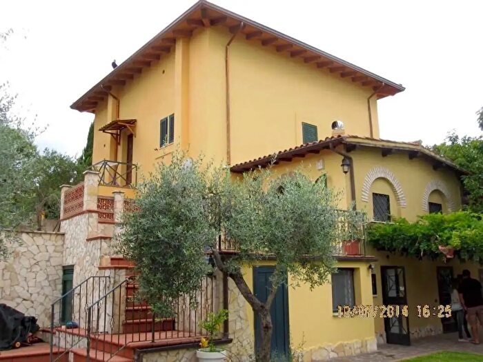Casa con 6 locali in vendita in Via del Casale Mazzini, Montecompatri