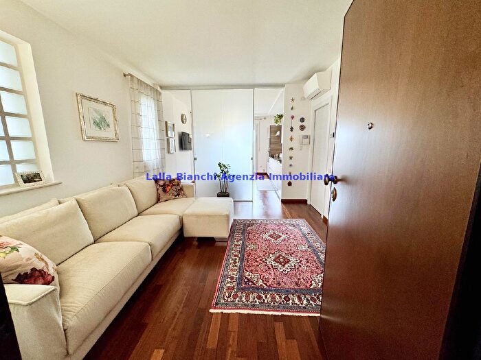 Appartamento con 5 locali in vendita in Via Lungofoglia delle Nazioni, Pesaro