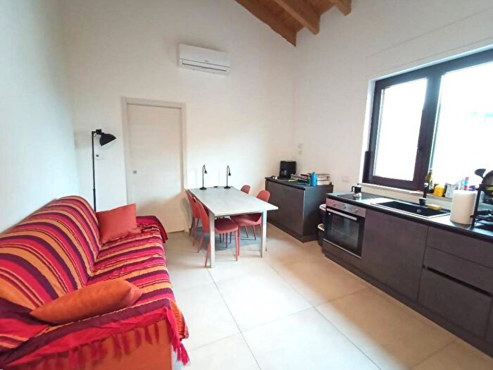 Appartamento bilocale in affitto in Via Rimini, Famagosta, Milano