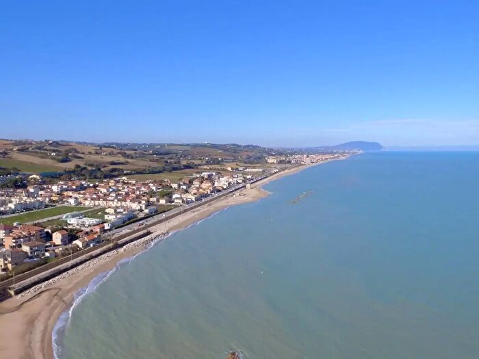 Casa con 6 locali in vendita in Civitanova Marche