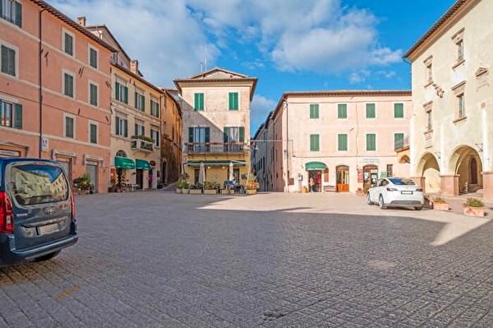 Appartamento trilocale in vendita in Via Dogali, Trevi