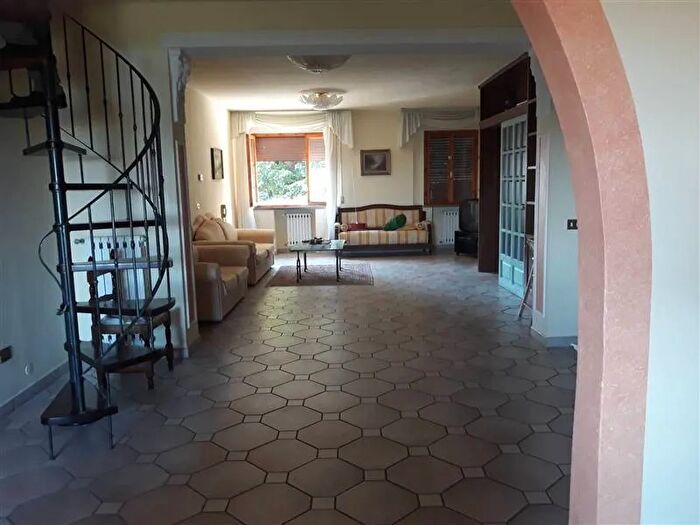 Appartamento con 6 locali in vendita in Via Pozzuolo, Terricciola