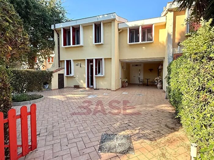 Casa con 6 locali in vendita in Via Pier Paolo Pasolini, Cecina