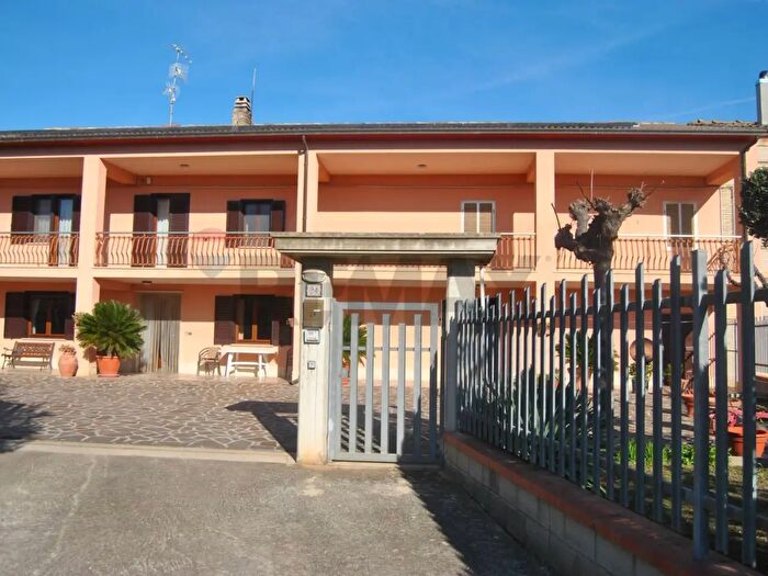 Casa con 11 locali in vendita in Pollutri