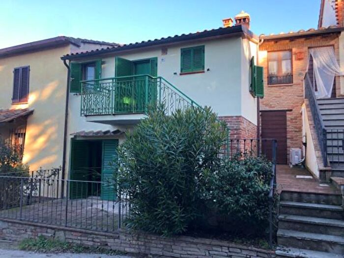 Casa quadrilocale in vendita in Castiglione Del Lago
