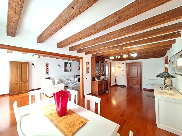 Appartamento quadrilocale in vendita in Calle Schiavuta Rione SantAndrea, Chioggia