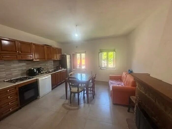 Casa con 8 locali in vendita in Calci