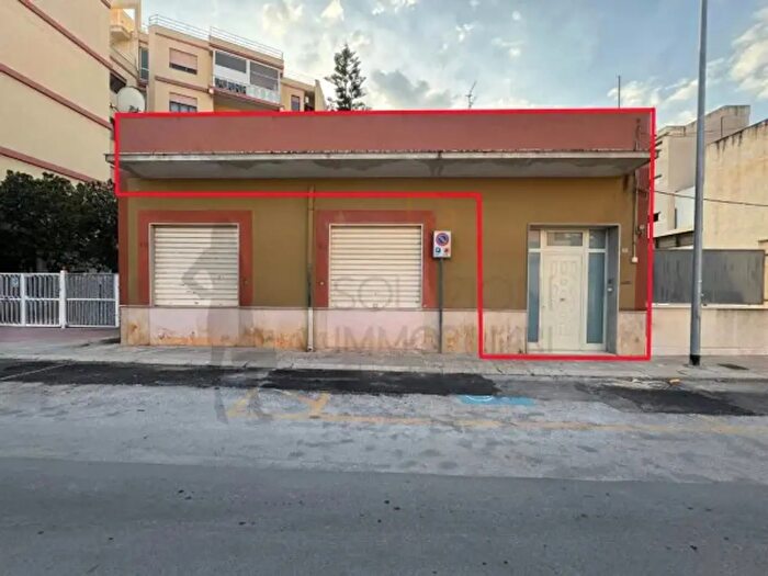 Appartamento con 6 locali in vendita in Via Alba, Erice