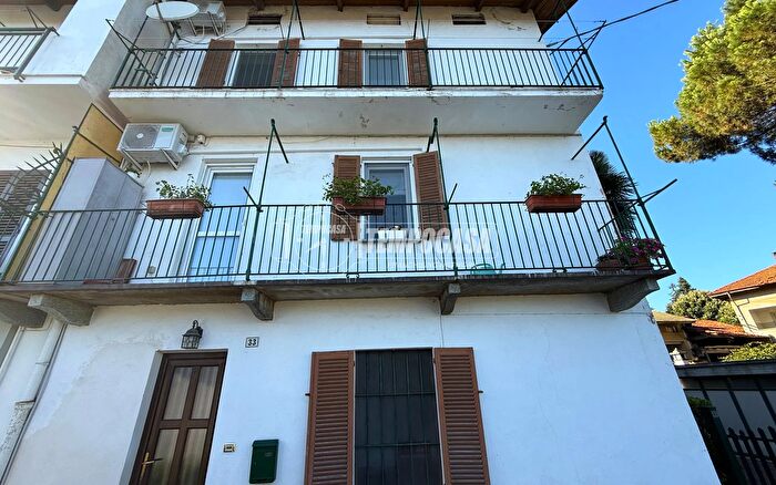 Casa con 10 locali in vendita in Via Giuseppe Rivetti, Vigliano Biellese