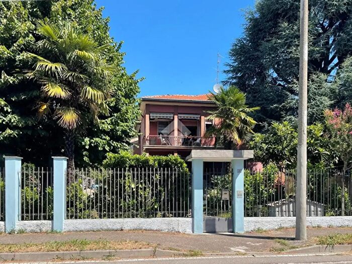 Casa quadrilocale in vendita in Via Cesare Battisti, Muggiò