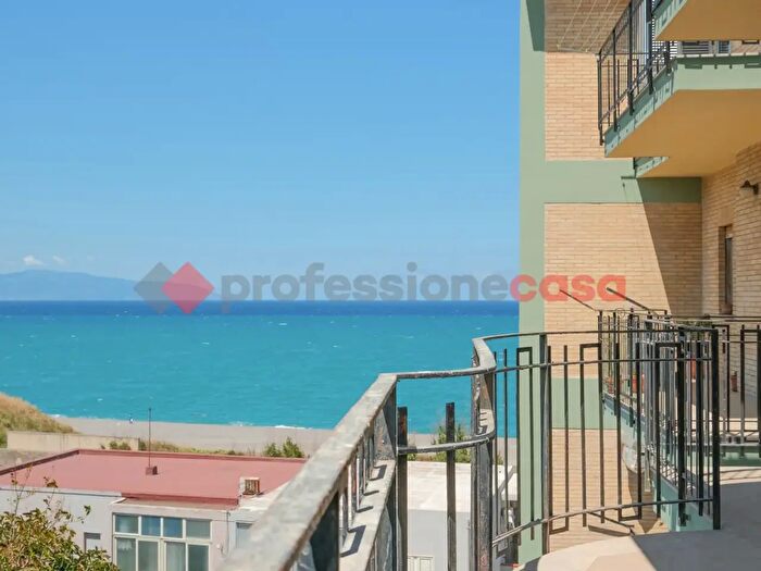 Appartamento trilocale in vendita in Via l Tukory, Milazzo