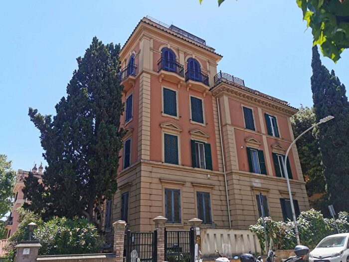 Appartamento trilocale in affitto in Via Filippo Casini, Trastevere, Roma