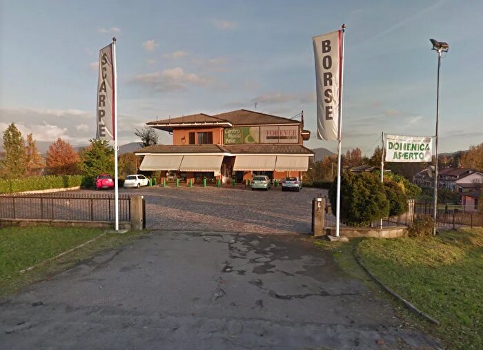 Casa con 11 locali in vendita in Molteno