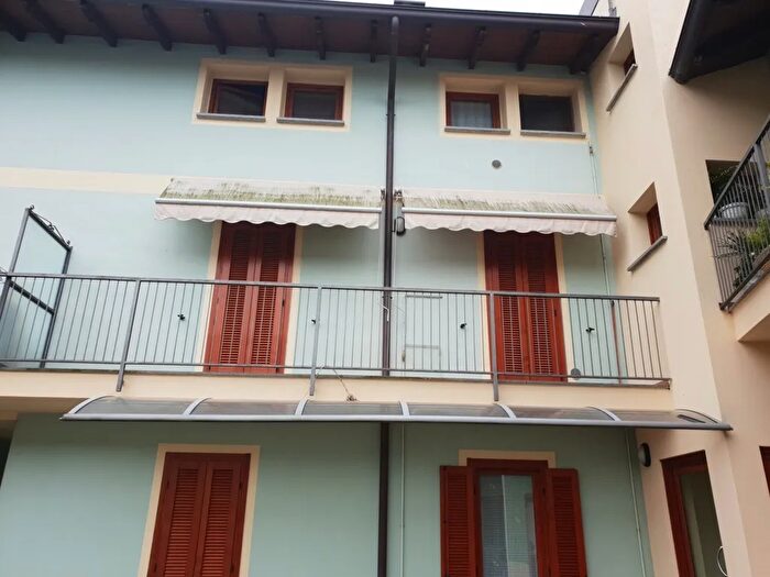 Appartamento trilocale in vendita in Via San Carlo, Suno