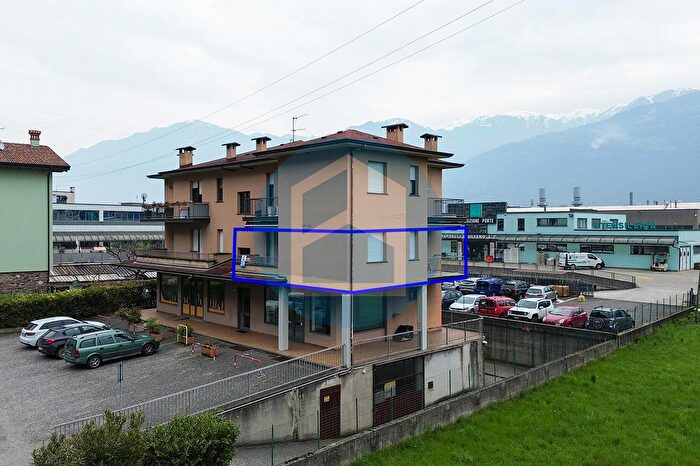 Appartamento trilocale in vendita in Via Rondinera, Rogno