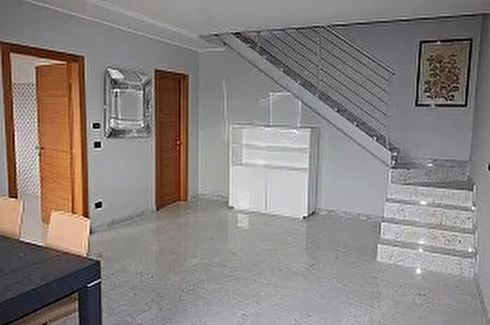 Casa con 10 locali in vendita in Ortona