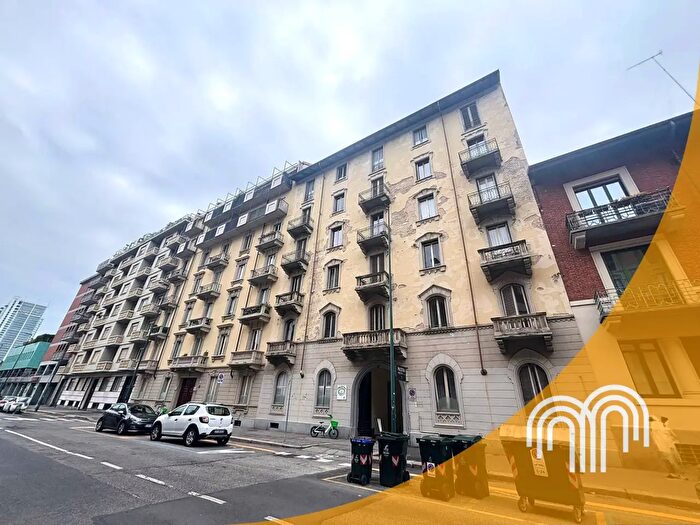 Appartamento con 8 locali in vendita in Via Enrico Cialdini, Torino