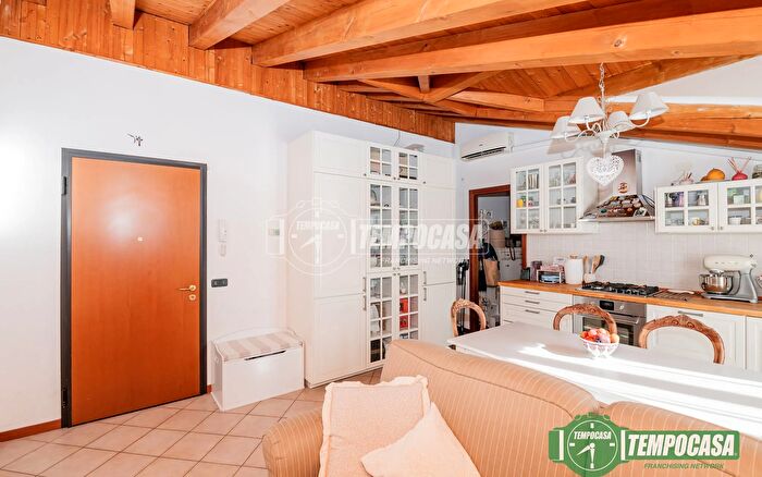 Appartamento trilocale in vendita in Via Angelo Grossi B, Tavazzano Con Villavesco