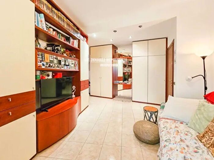 Appartamento trilocale in vendita in Via Paolo Mantegazza, Milano