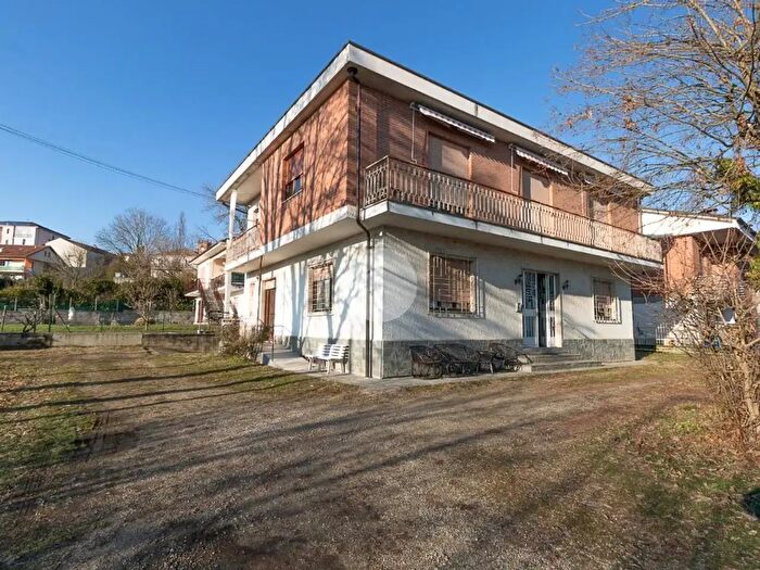 Casa con 8 locali in vendita in Via Don Domenico Givogre, Villafranca DAsti