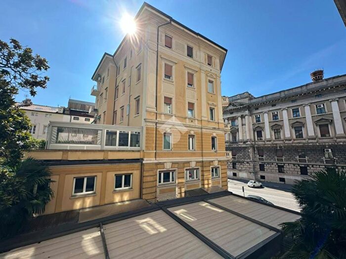 Appartamento bilocale in affitto in Via del Coroneo, Borgo Teresiano, Trieste