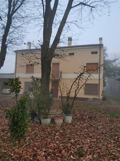 Casa con 8 locali in vendita in Rolo
