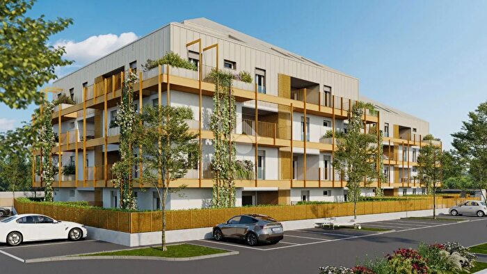 Appartamento trilocale in vendita in Via Novembre, Caronno Pertusella