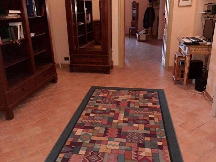 Appartamento trilocale in affitto in Piazza Giuseppe Garibaldi, Centro Storico, Spoleto