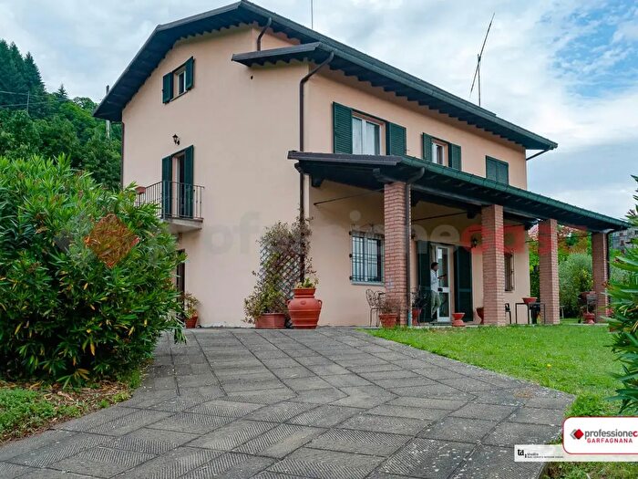 Casa con 6 locali in vendita in Via Sant'Antonio Snc, San Romano In Garfagnana