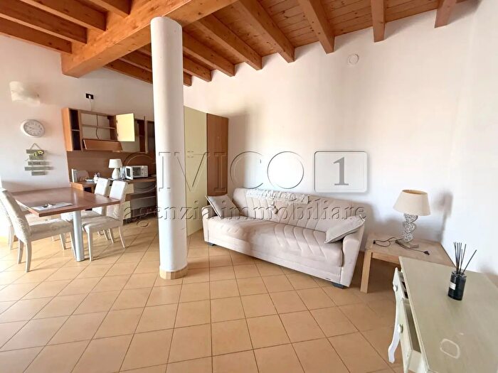 Appartamento bilocale in affitto in Via Italia Unita, Torri Di Quartesolo