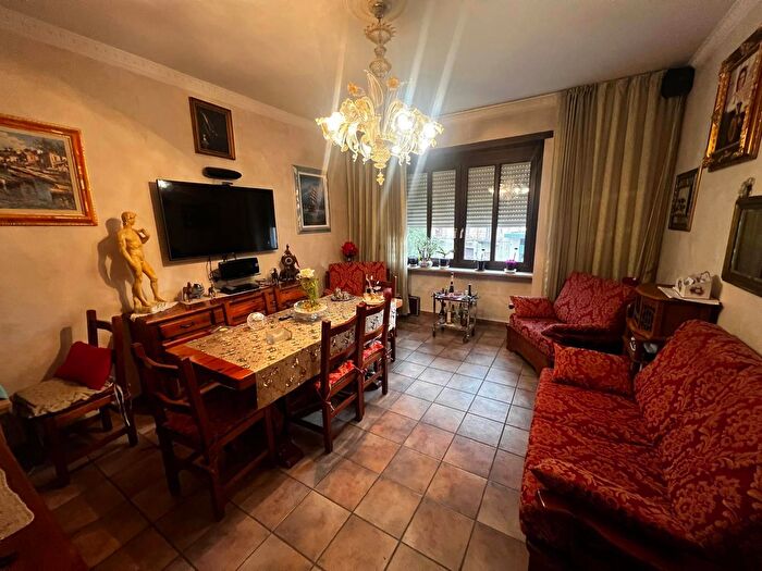 Appartamento trilocale in vendita in Via Fossata, Torino