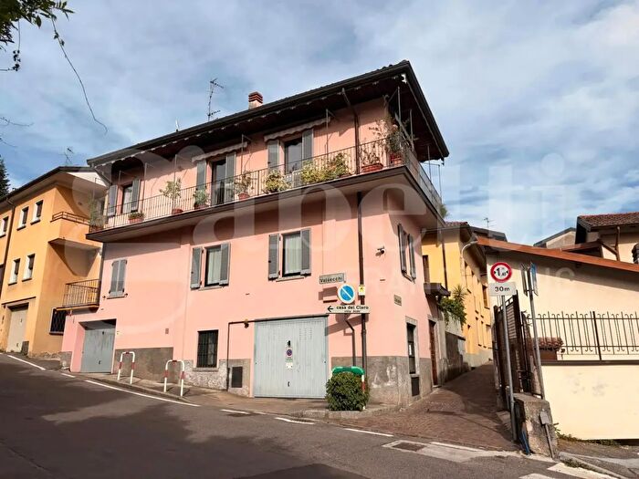 Appartamento trilocale in vendita in Via Varigione, Lecco