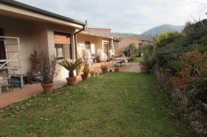 Casa con 6 locali in vendita in Borgo A Mozzano