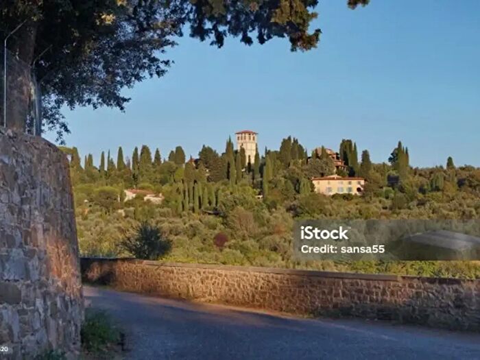 Casa con 6 locali in vendita in Via del Pian dei Giullari, Firenze