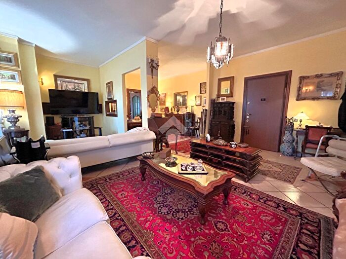 Appartamento quadrilocale in vendita in Via Umberto Olevano, Pavia