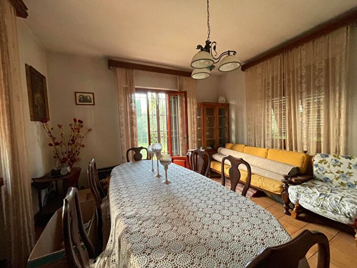Casa con 8 locali in vendita in Porcari