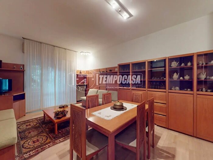 Appartamento trilocale in vendita in Via Tullo Massarani, Verano Brianza
