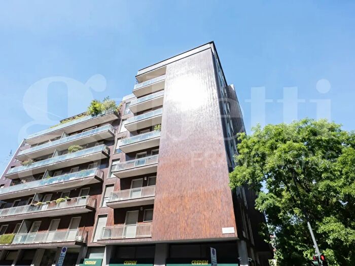 Appartamento quadrilocale in vendita in Via Grasselli, Milano