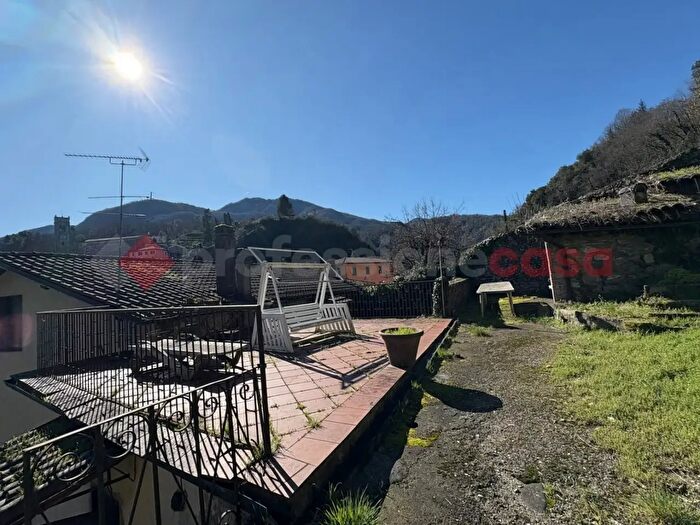 Casa con 7 locali in vendita in Via Cavour, Gallicano
