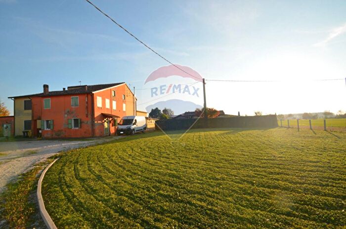 Casa con 6 locali in vendita in Mestrino