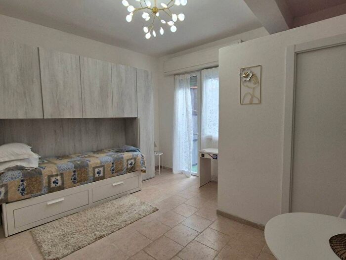 Appartamento monolocale in affitto in Piazza Camillo Benso di Cavour, Centro Storico, Rimini